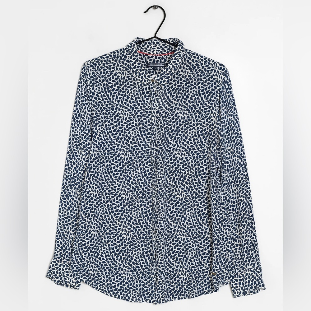 Tommy Hilfiger 18” PTP Leaf Patterned Button Down Shirt, Blue and White, Size 6.